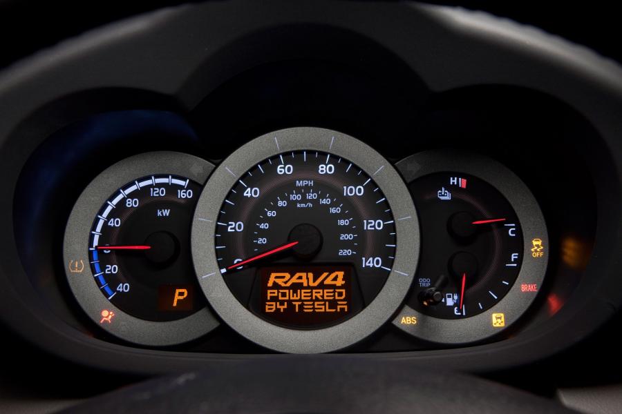  Toyota RAV4 EV Concept 2010 года  (фото 27 из 48)